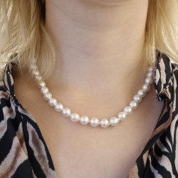 Perlehalskde med store perler