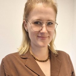 Halskde med Tigerje sten